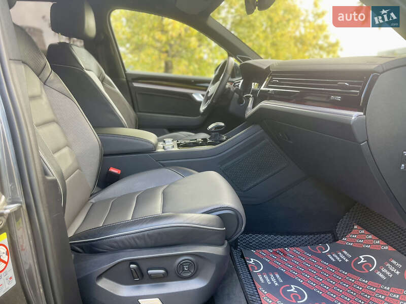 Внедорожник / Кроссовер Volkswagen Touareg 2022 в Киеве