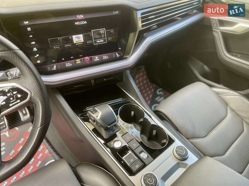 Внедорожник / Кроссовер Volkswagen Touareg 2022 в Киеве