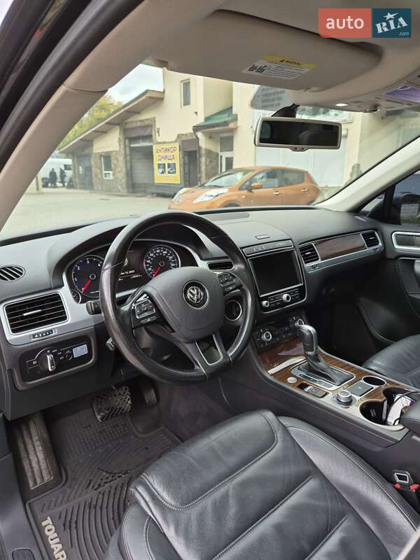 Внедорожник / Кроссовер Volkswagen Touareg 2014 в Каменец-Подольском