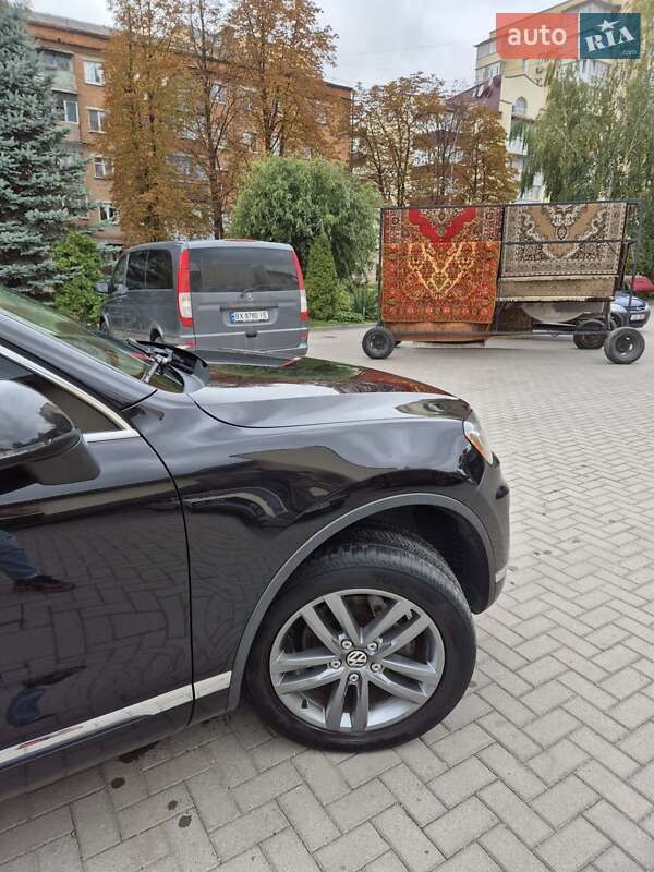 Внедорожник / Кроссовер Volkswagen Touareg 2014 в Каменец-Подольском