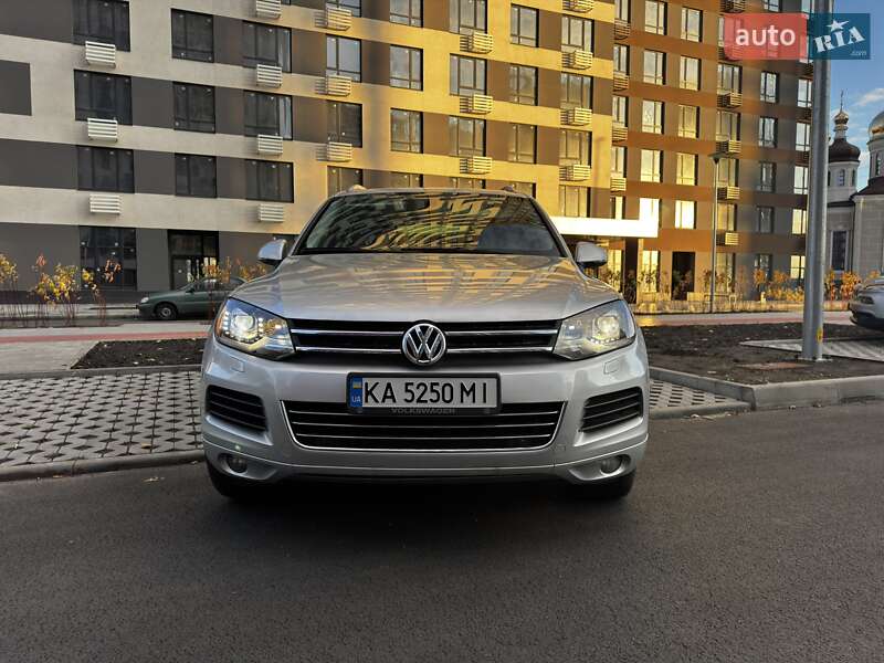 Позашляховик / Кросовер Volkswagen Touareg 2013 в Києві