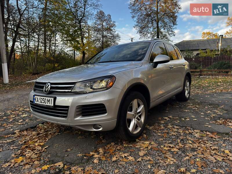 Позашляховик / Кросовер Volkswagen Touareg 2013 в Києві