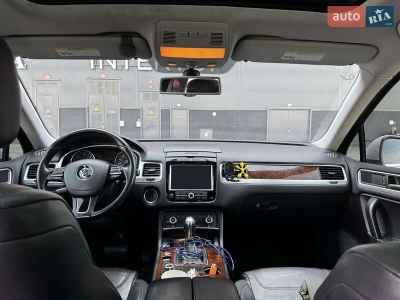 Позашляховик / Кросовер Volkswagen Touareg 2013 в Києві