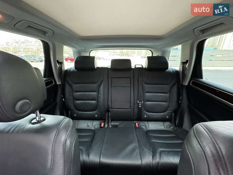 Позашляховик / Кросовер Volkswagen Touareg 2013 в Києві