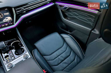 Внедорожник / Кроссовер Volkswagen Touareg 2021 в 