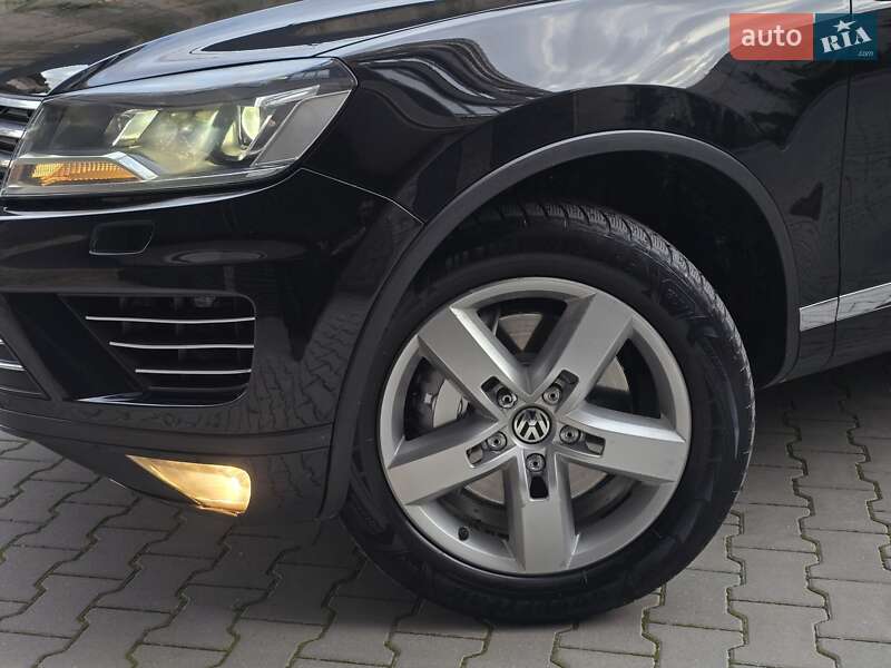 Позашляховик / Кросовер Volkswagen Touareg 2011 в Хмельницькому