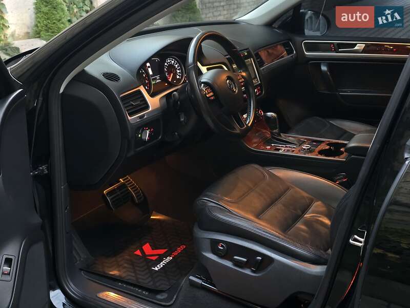 Позашляховик / Кросовер Volkswagen Touareg 2011 в Хмельницькому