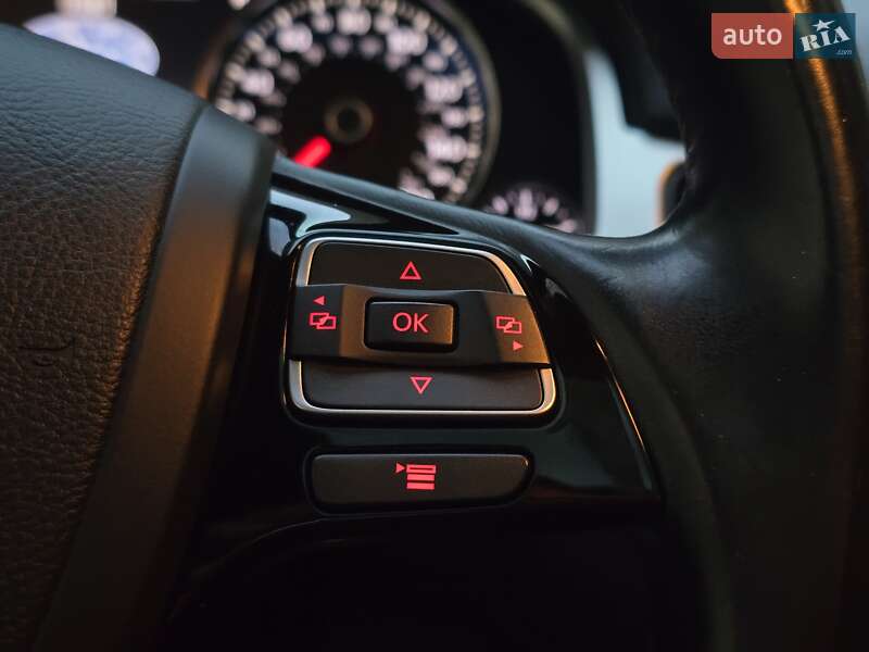 Позашляховик / Кросовер Volkswagen Touareg 2011 в Хмельницькому