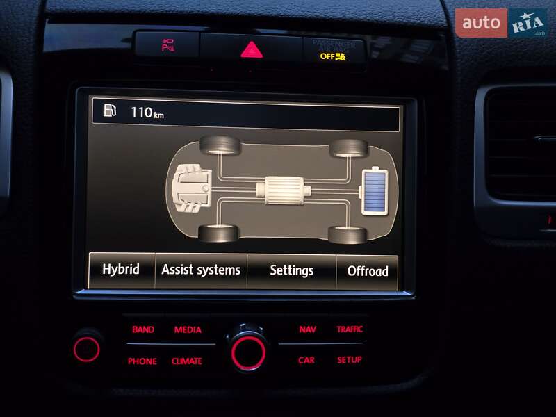 Позашляховик / Кросовер Volkswagen Touareg 2011 в Хмельницькому