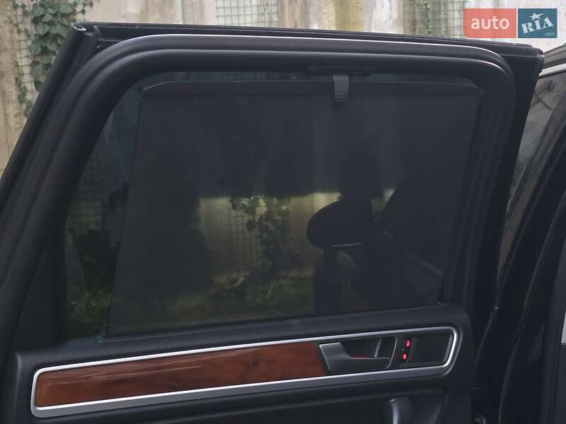 Позашляховик / Кросовер Volkswagen Touareg 2011 в Хмельницькому