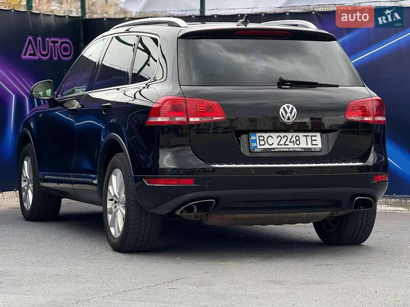 Внедорожник / Кроссовер Volkswagen Touareg 2012 в Запорожье
