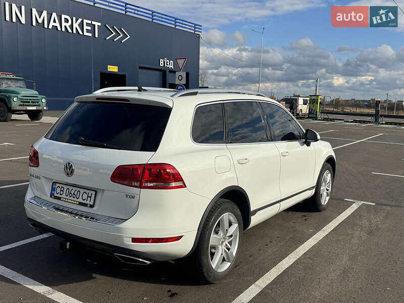 Позашляховик / Кросовер Volkswagen Touareg 2012 в Чернігові