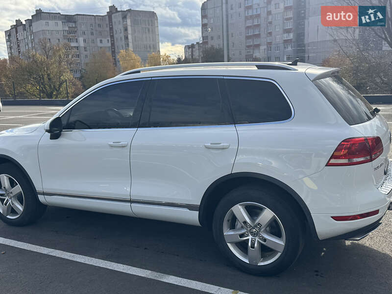 Позашляховик / Кросовер Volkswagen Touareg 2012 в Чернігові