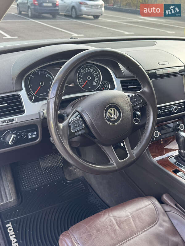 Позашляховик / Кросовер Volkswagen Touareg 2012 в Чернігові