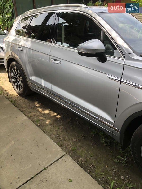 Внедорожник / Кроссовер Volkswagen Touareg 2018 в Тячеве фото 7 Внедорожник / Кроссовер Volkswagen Touareg 2018 в Тячеве