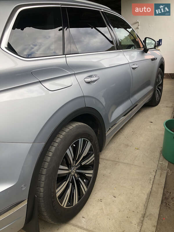 Внедорожник / Кроссовер Volkswagen Touareg 2018 в Тячеве фото 31 Внедорожник / Кроссовер Volkswagen Touareg 2018 в Тячеве