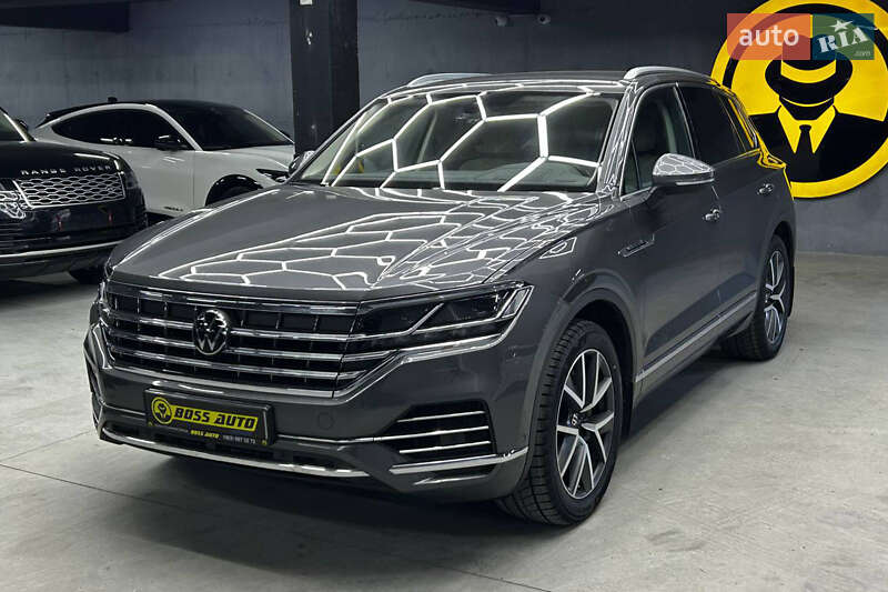 Позашляховик / Кросовер Volkswagen Touareg 2020 в Чернівцях