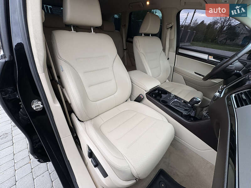 Внедорожник / Кроссовер Volkswagen Touareg 2010 в Староконстантинове