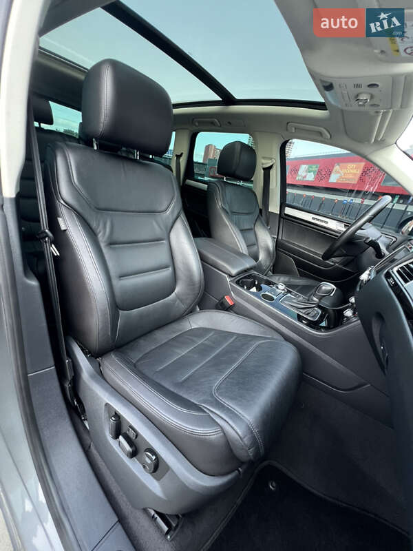 Позашляховик / Кросовер Volkswagen Touareg 2016 в Києві фото 16 Позашляховик / Кросовер Volkswagen Touareg 2016 в Києві