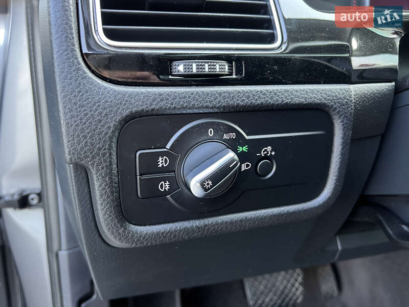 Позашляховик / Кросовер Volkswagen Touareg 2016 в Києві фото 23 Позашляховик / Кросовер Volkswagen Touareg 2016 в Києві