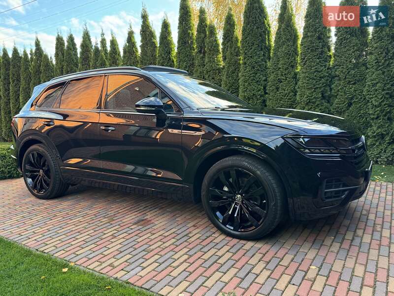 Позашляховик / Кросовер Volkswagen Touareg 2021 в Києві