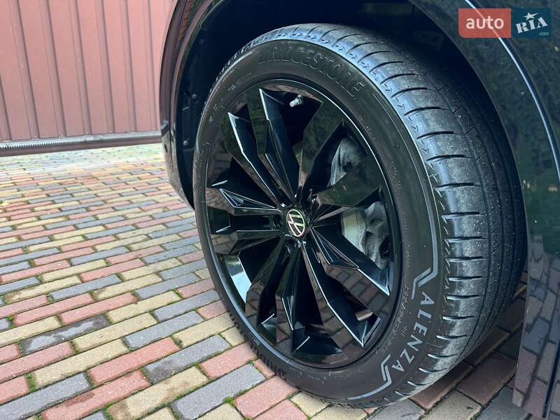 Позашляховик / Кросовер Volkswagen Touareg 2021 в Києві