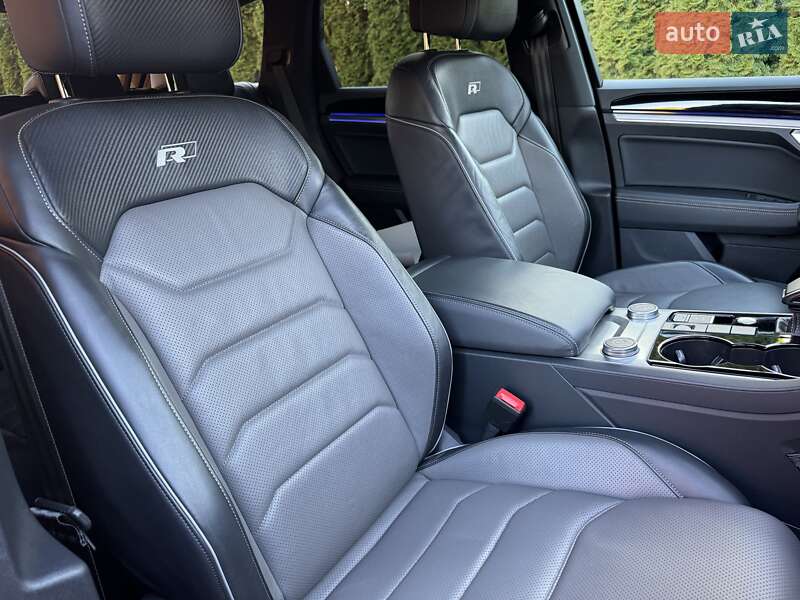 Позашляховик / Кросовер Volkswagen Touareg 2021 в Києві