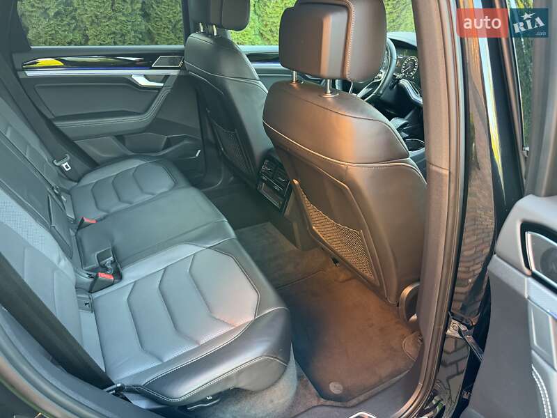 Позашляховик / Кросовер Volkswagen Touareg 2021 в Києві