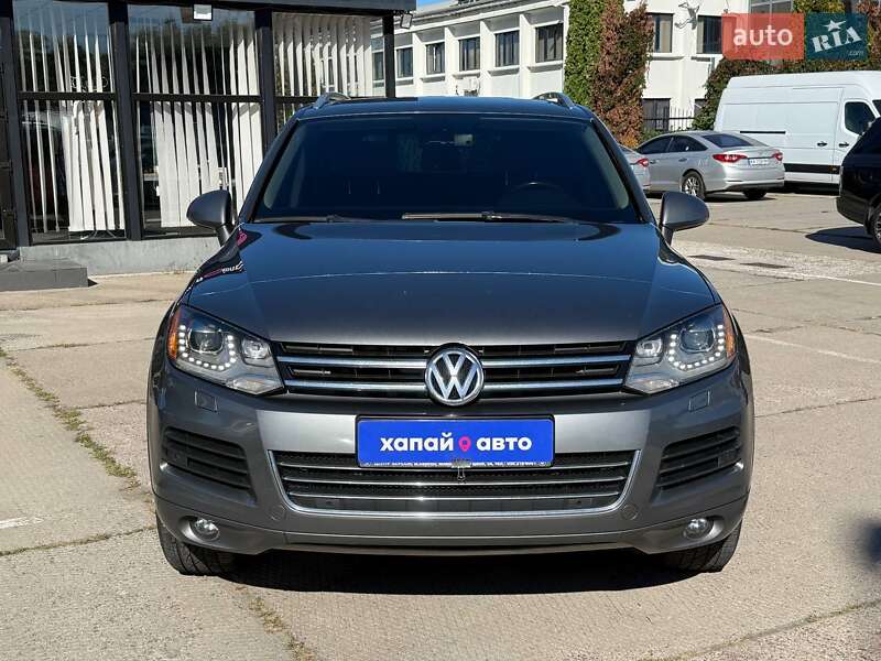 Внедорожник / Кроссовер Volkswagen Touareg 2013 в Киеве