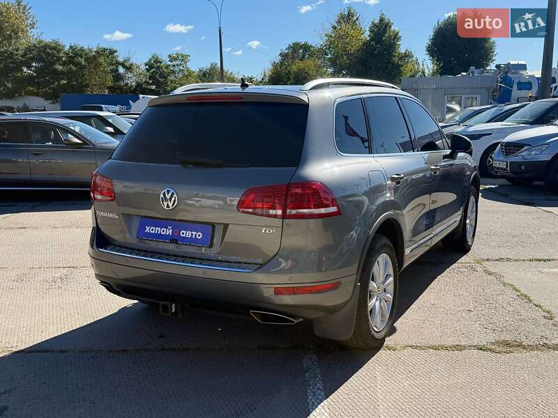 Внедорожник / Кроссовер Volkswagen Touareg 2013 в Киеве