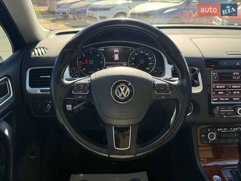 Внедорожник / Кроссовер Volkswagen Touareg 2013 в Киеве