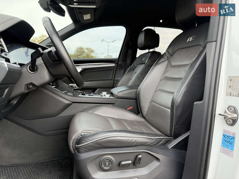 Позашляховик / Кросовер Volkswagen Touareg 2019 в Дніпрі