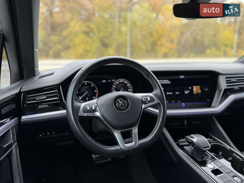 Позашляховик / Кросовер Volkswagen Touareg 2019 в Дніпрі