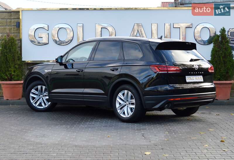 Внедорожник / Кроссовер Volkswagen Touareg 2018 в Одессе