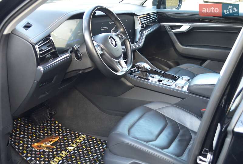 Внедорожник / Кроссовер Volkswagen Touareg 2018 в Одессе