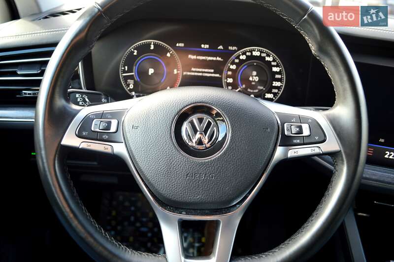 Внедорожник / Кроссовер Volkswagen Touareg 2018 в Одессе