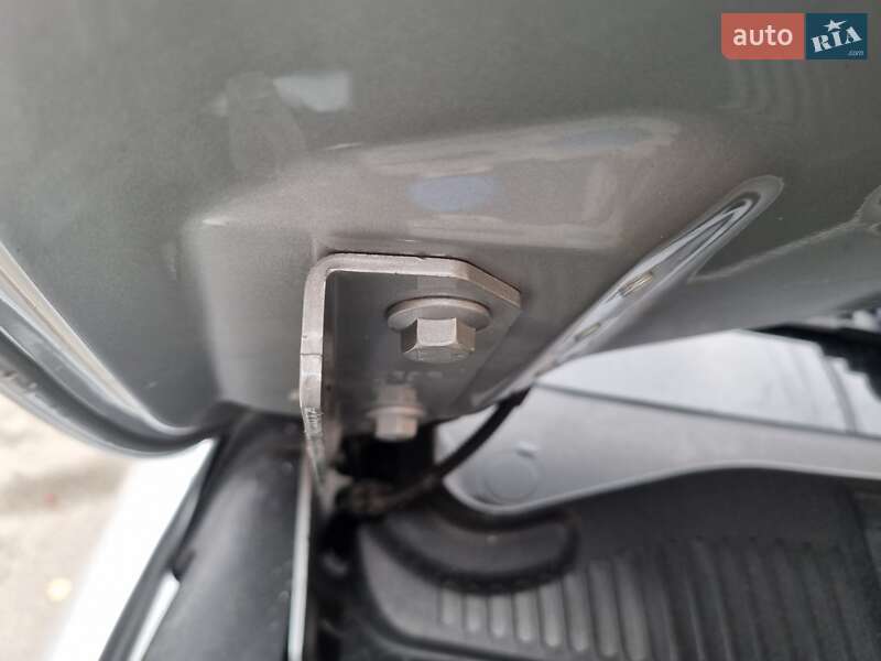 Внедорожник / Кроссовер Volkswagen Touareg 2013 в Ровно