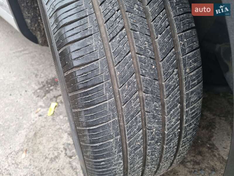 Внедорожник / Кроссовер Volkswagen Touareg 2013 в Ровно