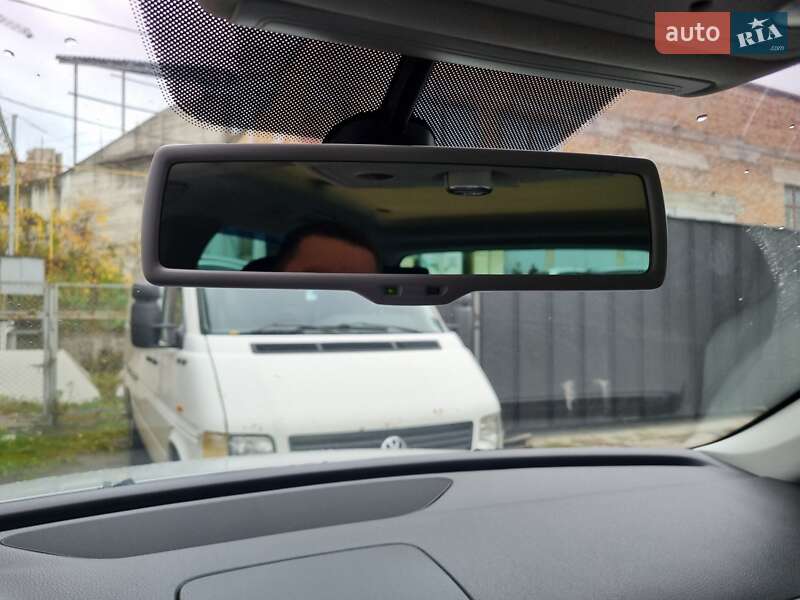 Внедорожник / Кроссовер Volkswagen Touareg 2013 в Ровно