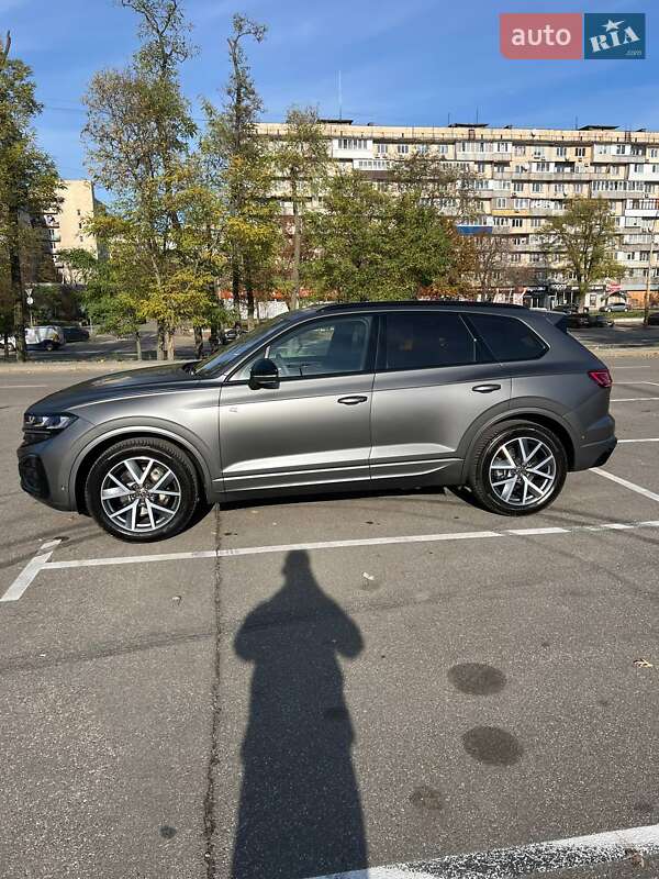 Внедорожник / Кроссовер Volkswagen Touareg 2024 в Киеве