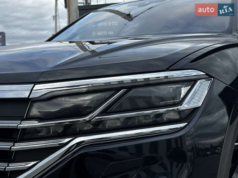 Позашляховик / Кросовер Volkswagen Touareg 2021 в Львові