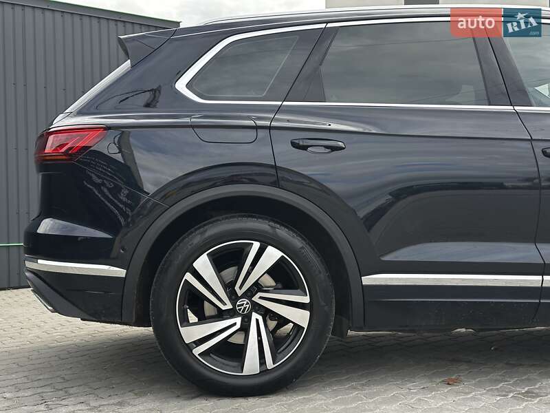 Позашляховик / Кросовер Volkswagen Touareg 2021 в Львові