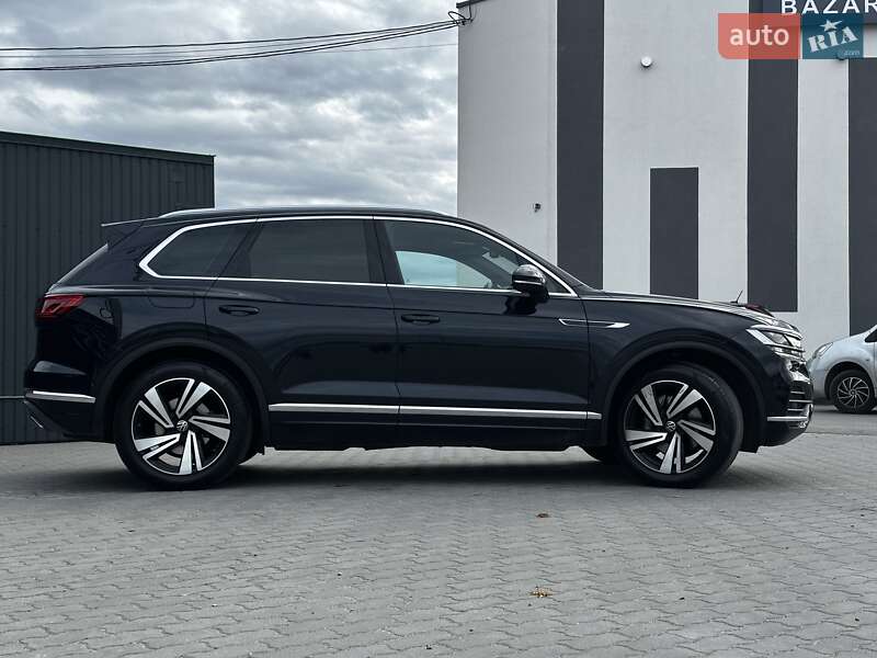 Позашляховик / Кросовер Volkswagen Touareg 2021 в Львові