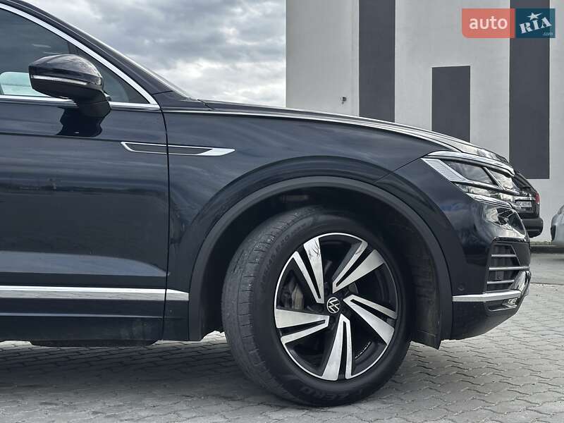 Позашляховик / Кросовер Volkswagen Touareg 2021 в Львові