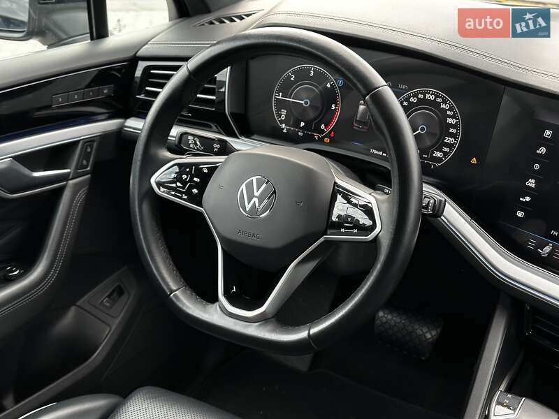 Позашляховик / Кросовер Volkswagen Touareg 2021 в Львові