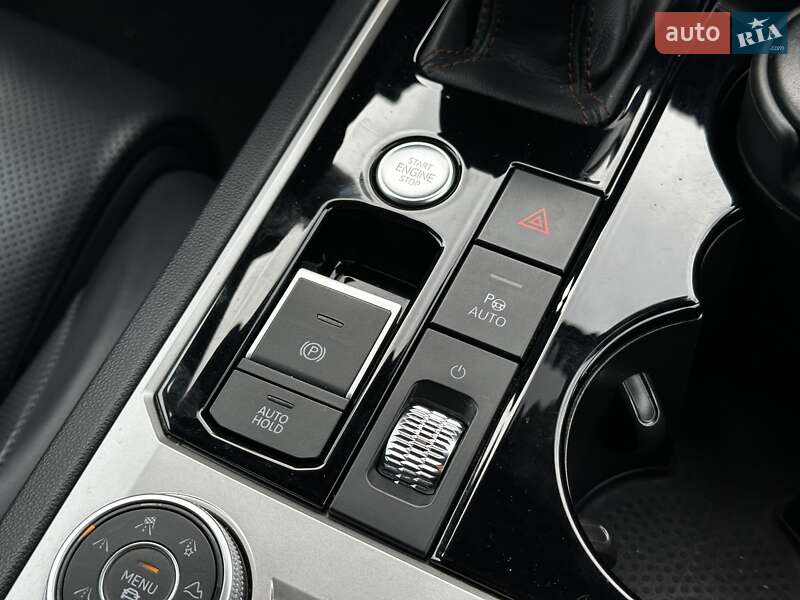 Позашляховик / Кросовер Volkswagen Touareg 2021 в Львові