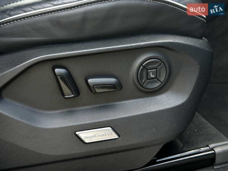 Позашляховик / Кросовер Volkswagen Touareg 2021 в Львові