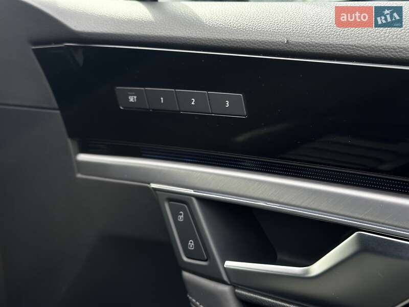 Позашляховик / Кросовер Volkswagen Touareg 2021 в Львові