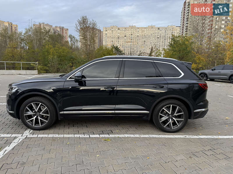 Внедорожник / Кроссовер Volkswagen Touareg 2022 в Киеве