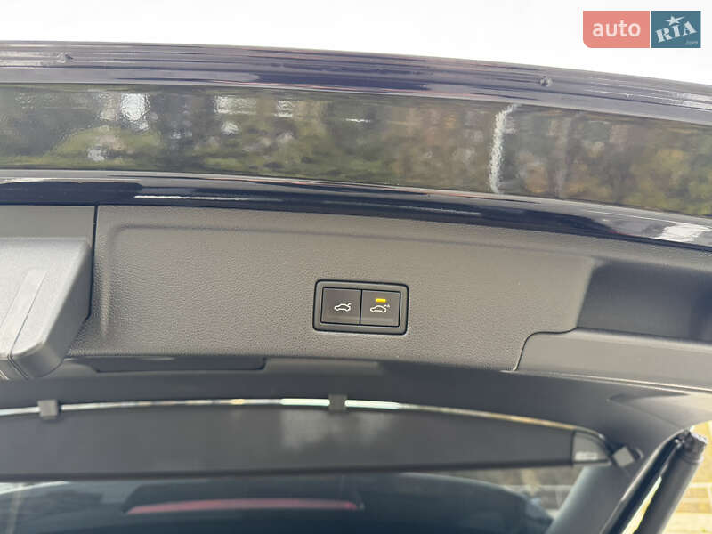 Внедорожник / Кроссовер Volkswagen Touareg 2022 в Киеве